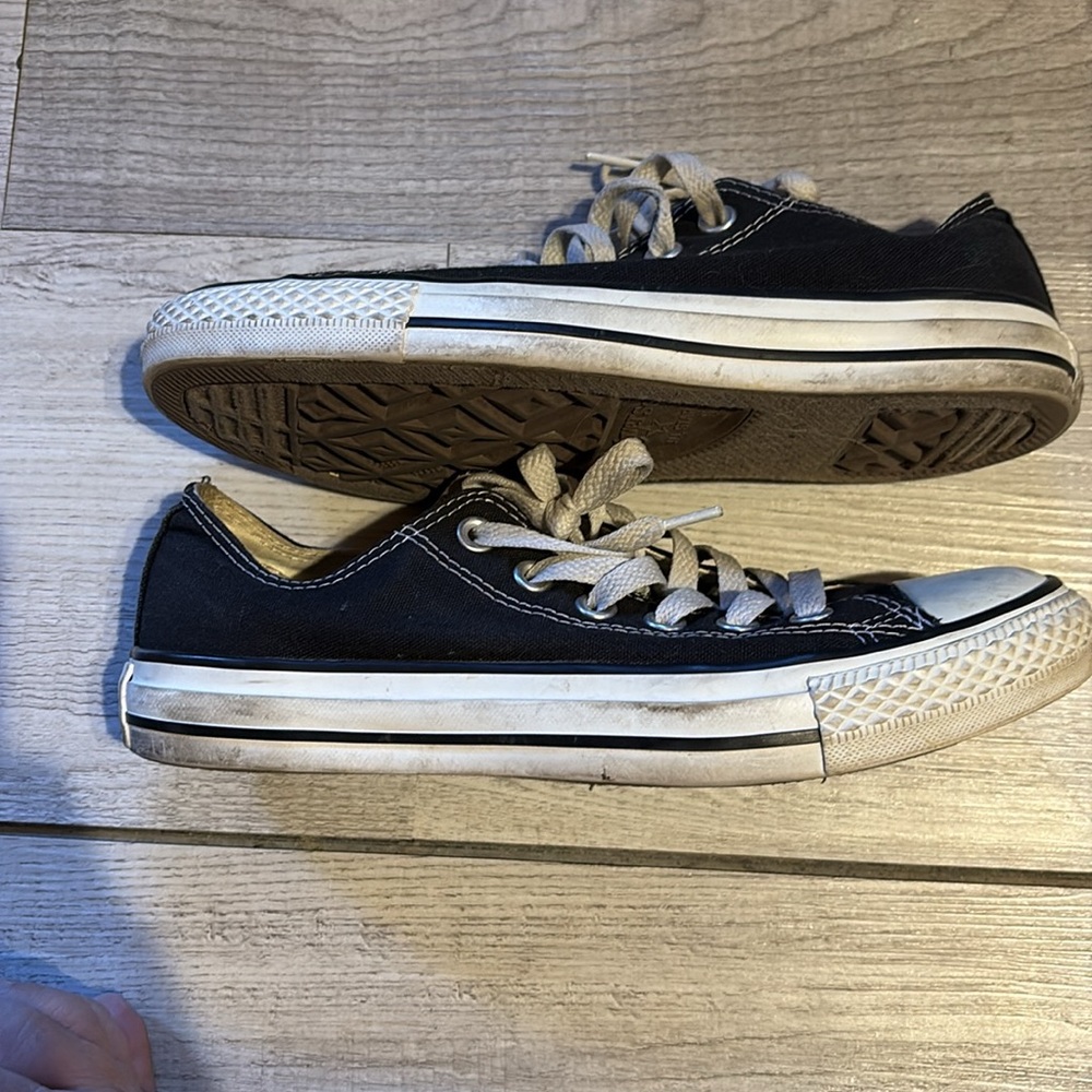 Converse Black and White Chuck Taylor Sneakers women 7.5 / men 5.5 - Picture 9 of 11